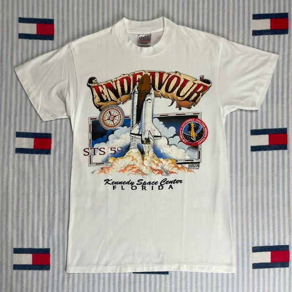 Vintage 1992 Kennedy Space Center rocket launch endeavor NASA short sleeve tee - Picture 1 of 7